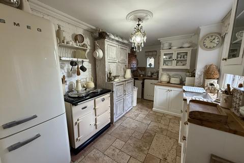 12 Scratton Road, Stanford-le-hope, SS17 0NZ