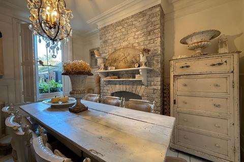 12 Scratton Road, Stanford-le-hope, SS17 0NZ