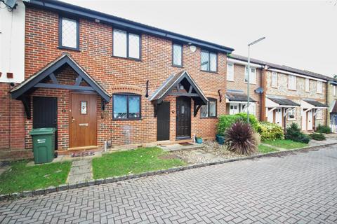 2 bedroom terraced house to rent, Fairborne Way, Guildford