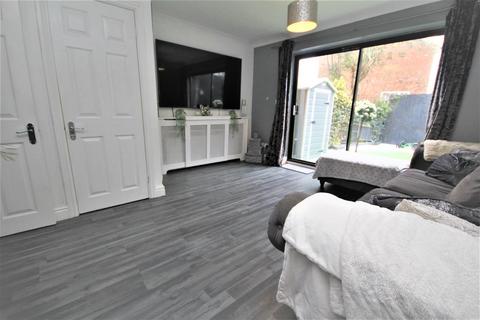 2 bedroom terraced house to rent, Fairborne Way, Guildford