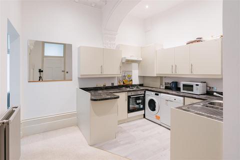 2 bedroom flat to rent, Parliament Hill, London