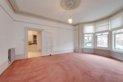 2 bedroom flat to rent, Parliament Hill, London