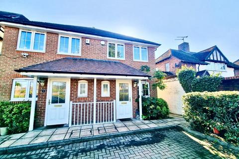 2 bedroom semi-detached house for sale, Farm Close, Maidenhead SL6