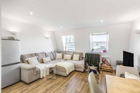 2 bedroom flat to rent, Wandsworth Road, London SW8