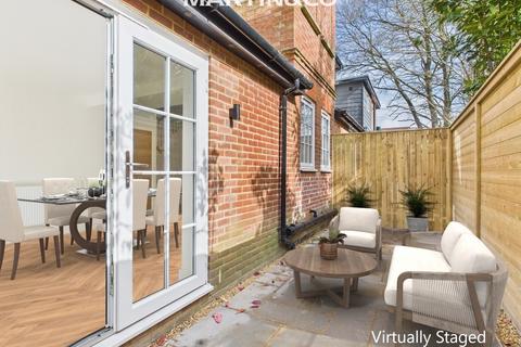 2 bedroom apartment for sale, Oakingham Court, Heath Hill Road North