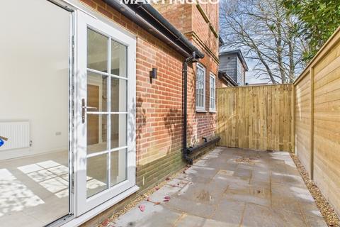 2 bedroom apartment for sale, Oakingham Court, Heath Hill Road North