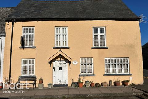 4 bedroom end of terrace house for sale, Twyn Square, Usk