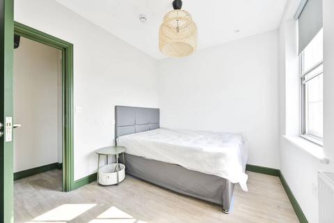 Studio to rent, Clapham High Street, Clapham High Street, London, SW4