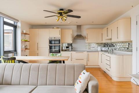 2 bedroom flat for sale, Axminster Road, Holloway, London, N7