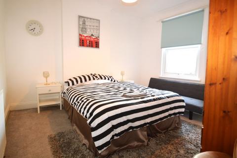 2 bedroom apartment for sale, Eglinton Hill, London