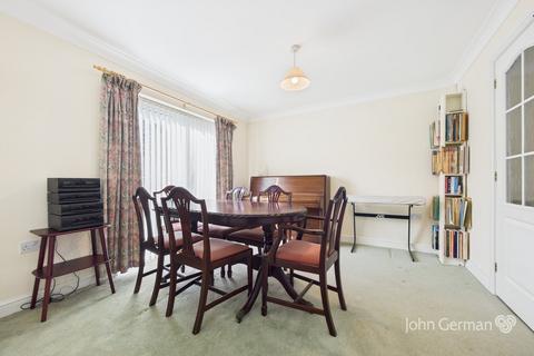 31 Swallow Close, Uttoxeter, ST14 8TS
