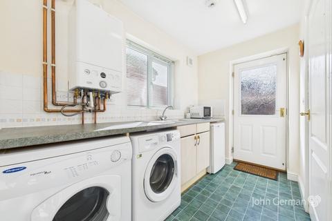 31 Swallow Close, Uttoxeter, ST14 8TS