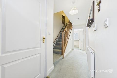 31 Swallow Close, Uttoxeter, ST14 8TS