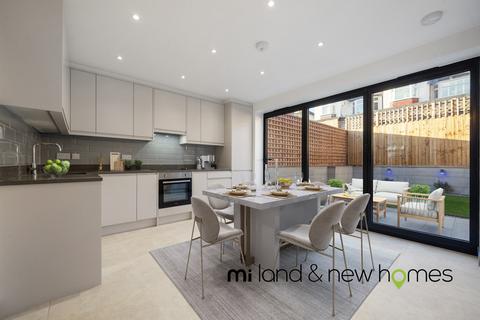 4 bedroom end of terrace house for sale, Chase Road, London