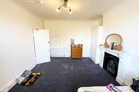 1 bedroom flat to rent, Cecile Park, London N8