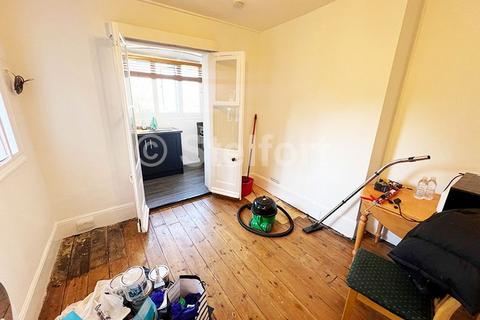 1 bedroom flat to rent, Cecile Park, London N8