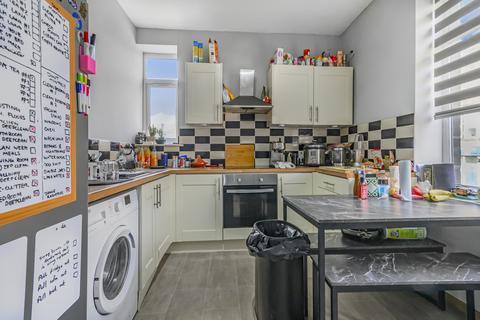 2 bedroom flat for sale, Heath Street, Bingley BD16