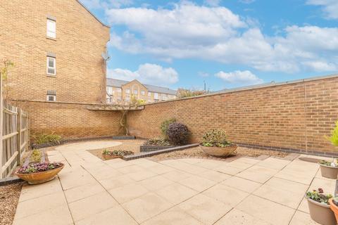 2 bedroom maisonette for sale, Schooner Close, London