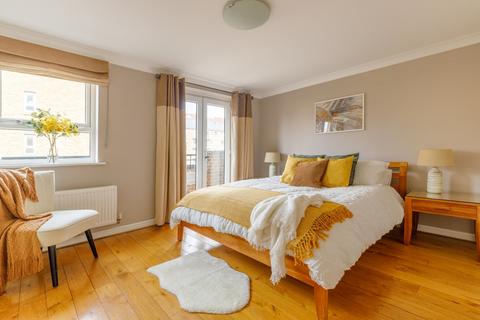 2 bedroom maisonette for sale, Schooner Close, London