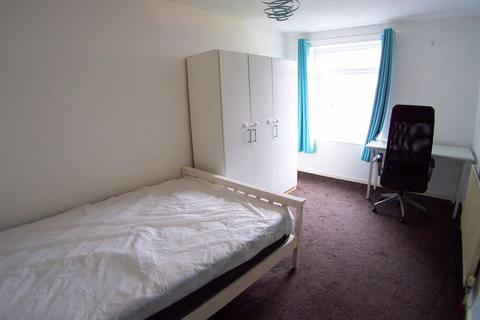 3 bedroom house to rent, Woodsley Green, Leeds