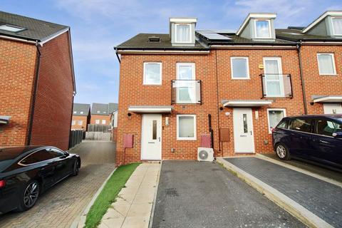 4 bedroom end of terrace house for sale, Foster Drive, Dartford