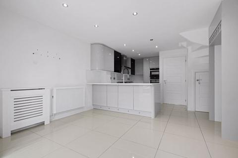 4 bedroom end of terrace house for sale, Foster Drive, Dartford