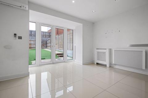 4 bedroom end of terrace house for sale, Foster Drive, Dartford