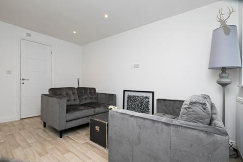 1 bedroom flat for sale, Hemnall Street, Epping