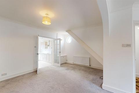 3 bedroom end of terrace house to rent, Radcliffe Road, Stamford