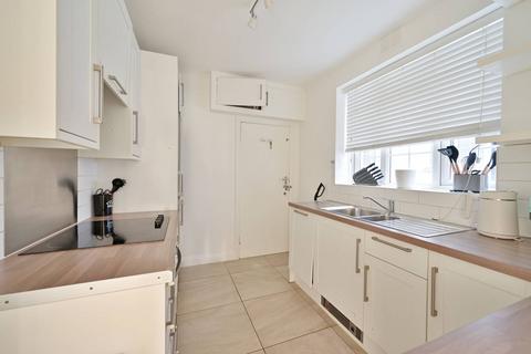 3 bedroom flat to rent, Putney Hill, Putney, London, SW15