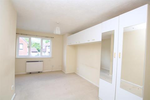 1 bedroom maisonette to rent, Camelot Close, Southwater, Horsham