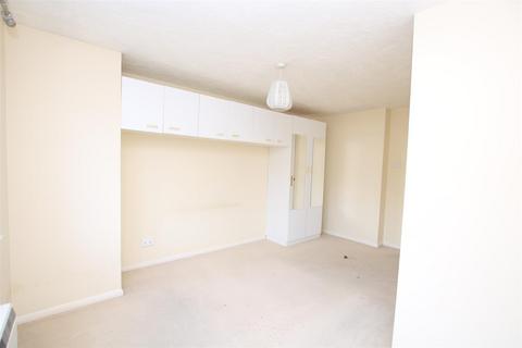 1 bedroom maisonette to rent, Camelot Close, Southwater, Horsham