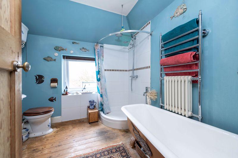 Bath & Shower Room