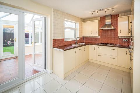 3 bedroom detached house to rent, Hereford Avenue, CH66