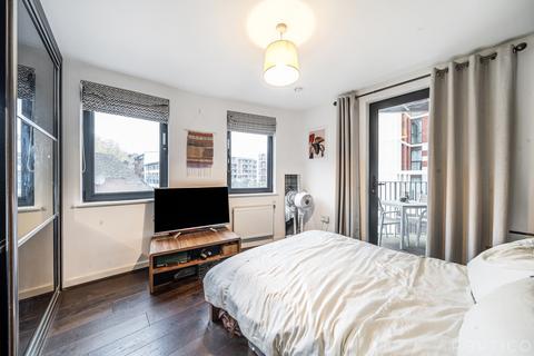 2 bedroom flat to rent, Ascalon Street, SW8