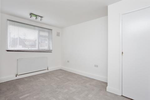 2 bedroom flat to rent, Broomhill Court