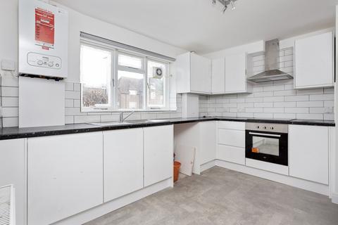 2 bedroom flat to rent, Broomhill Court