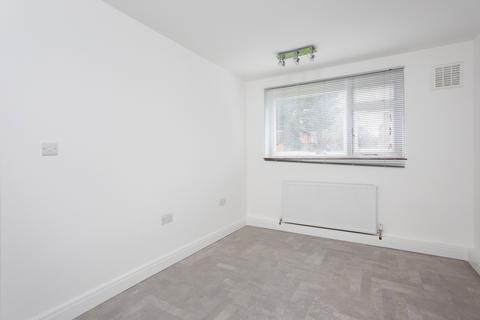 2 bedroom flat to rent, Broomhill Court