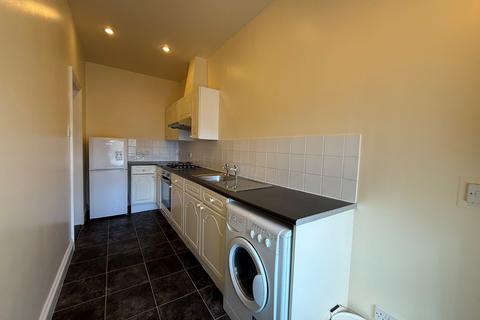 2 bedroom flat to rent, Lansdowne Street, Hampshire PO5