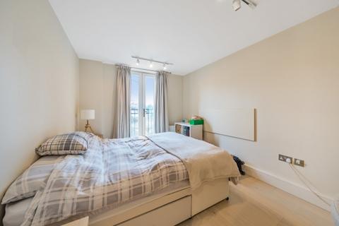 2 bedroom flat to rent, Broadway London NW2