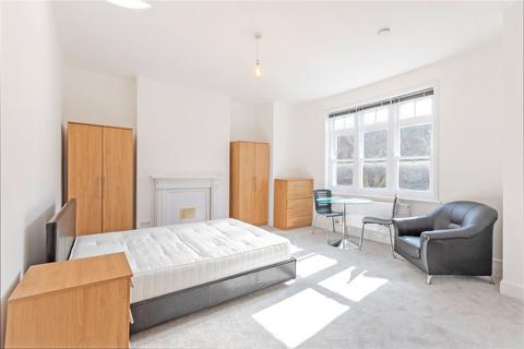 Studio to rent, Stanley Gardens, Willesden Green, London, NW2