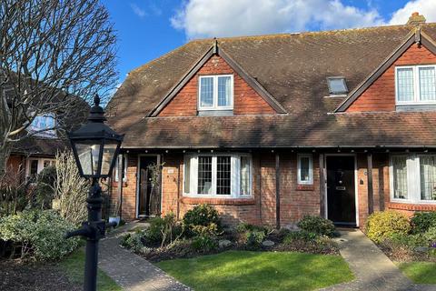 2 bedroom end of terrace house for sale, Penns Court, Steyning, BN44 3BF