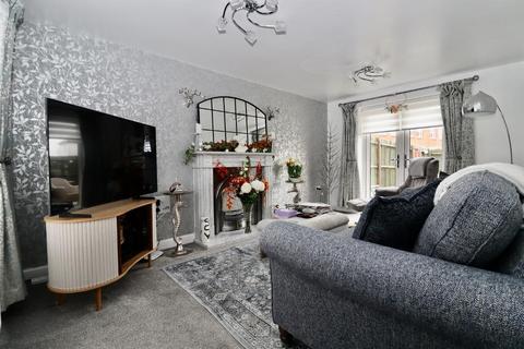 1 Lake Drive, Hythe, CT21 4BN