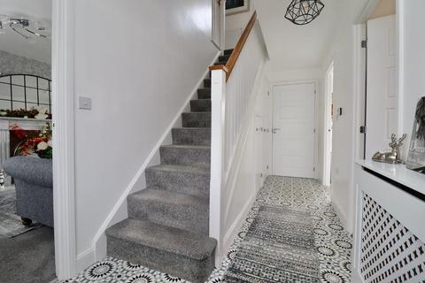 1 Lake Drive, Hythe, CT21 4BN