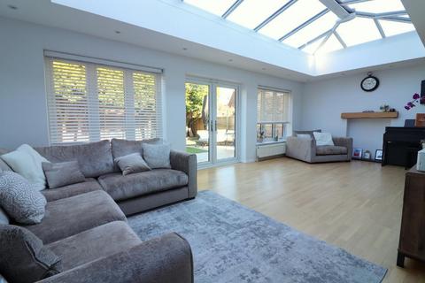 4 bedroom detached house for sale, Luton LU3