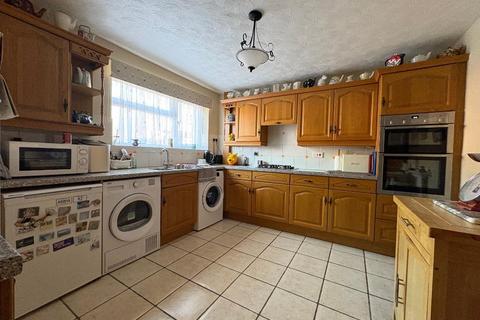 3 bedroom end of terrace house for sale, Porlock Drive, Vauxhall Park, Luton, LU2 9LL