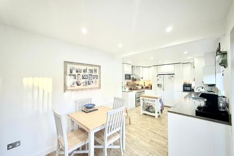 94 Benson Close, Luton, LU3 3QR