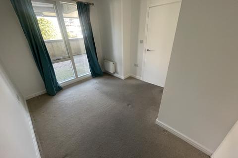 2 bedroom flat to rent, Kidwells Close, Maidenhead