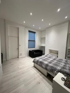 Studio to rent, Stoke Newington Common, London N16