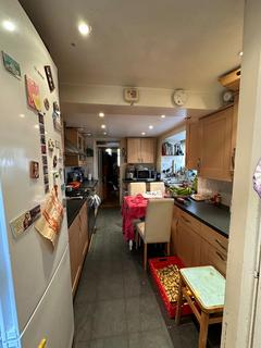 1 bedroom in a house share to rent, Dynevor Road, London N16